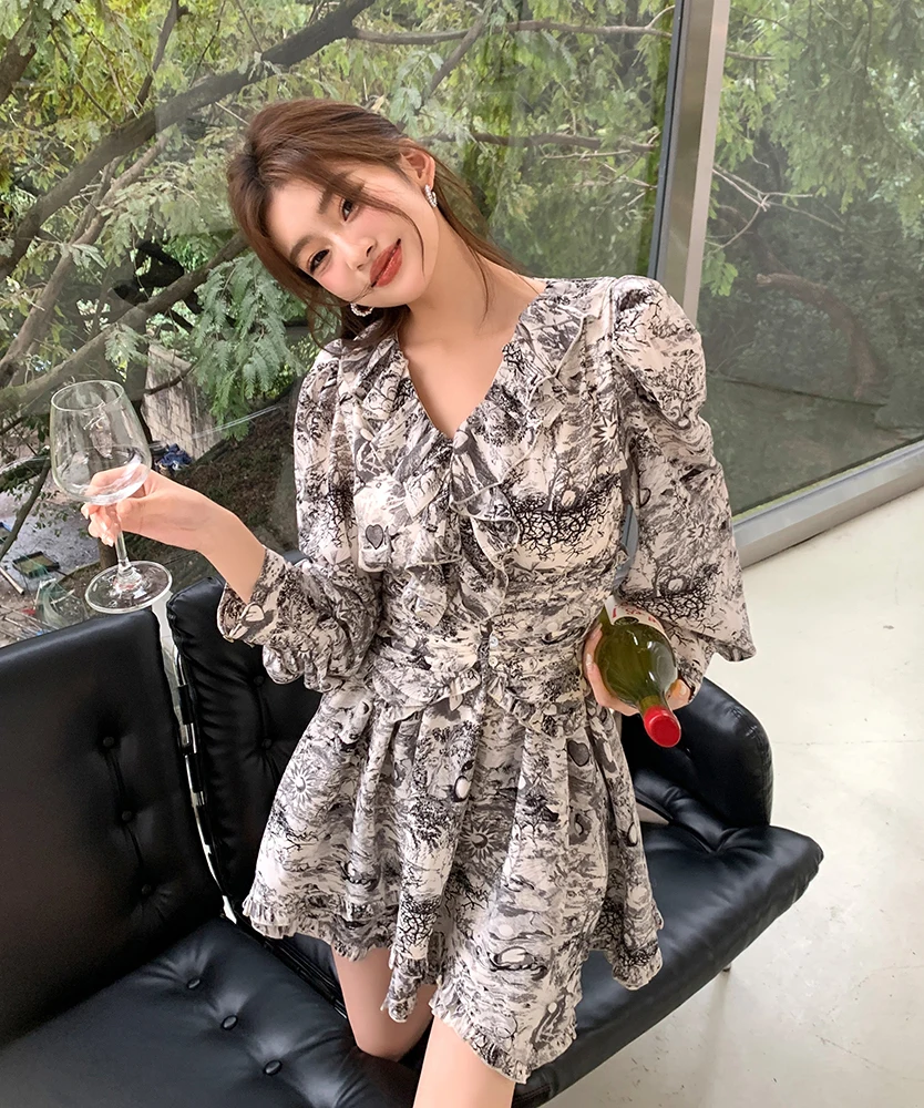 Chiffon Dress Women 2023 Spring and Summer New French Ink Painting Floral V-neck Long Sleeve Folds Waist Dress Short Dress
Chiffon Dress Women 2023 Spring and Summer New French Ink Painting Floral V-neck Long Sleeve Folds Waist Dress Short Dress