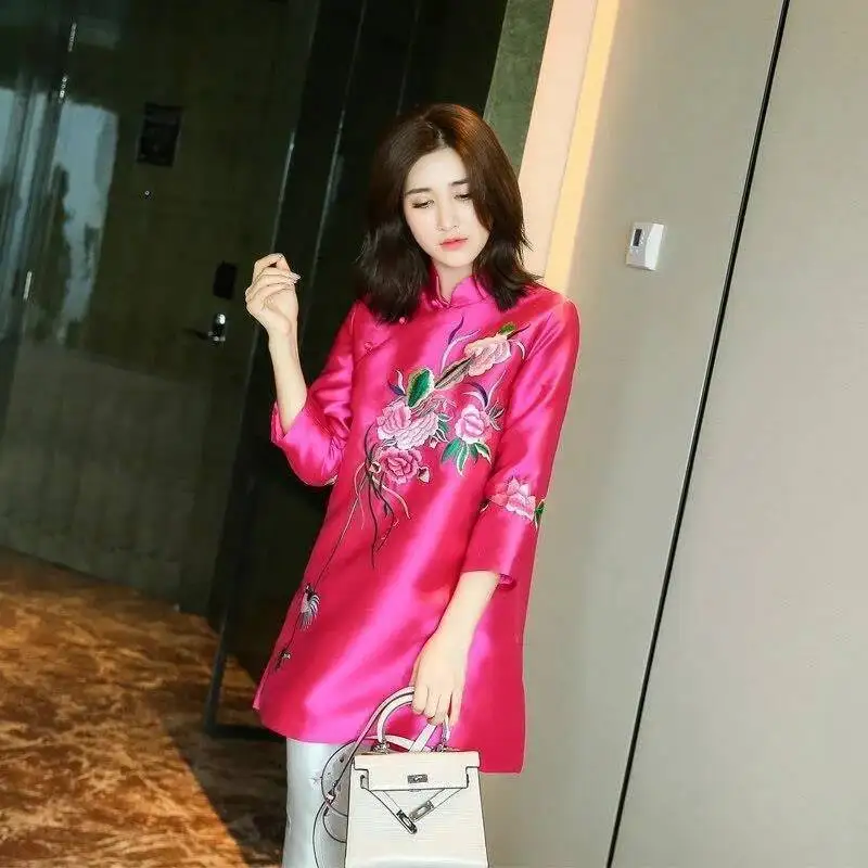 Cheongsam top women's 2022 new Chinese style fashion retro embroidery temperament loose and thin improved version of Tang suit
Cheongsam top women's 2022 new Chinese style fashion retro embroidery temperament loose and thin improved version of Tang suit