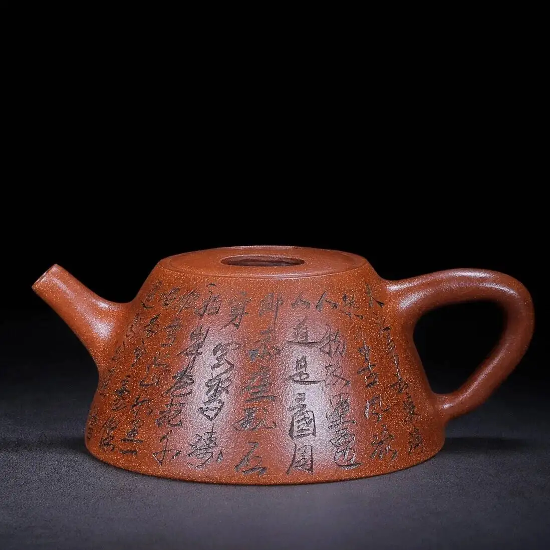 Chinese Yixing Zisha Clay Handcrafted Exquisite Teapot With Ox Hat Stone Box 580cc
Chinese Yixing Zisha Clay Handcrafted Exquisite Teapot With Ox Hat Stone Box 580cc