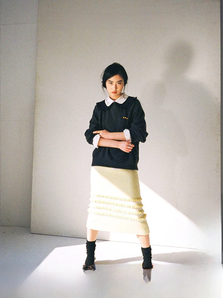 Желтая шерстяная юбка-карандаш с кружевной отделкой, прямого кроя, со средней талией, повседневная, женская, асимметричная, с асимметричным подолом
Желтая шерстяная юбка-карандаш с кружевной отделкой, прямого кроя, со средней талией, повседневная, женская, асимметричная, с асимметричным подолом