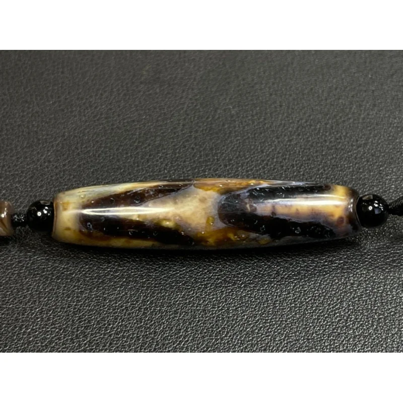 Tibetan Nepalese Himalayan Ancient agate Old Dzi Talisman Eye Beads Amulet
Tibetan Nepalese Himalayan Ancient agate Old Dzi Talisman Eye Beads Amulet