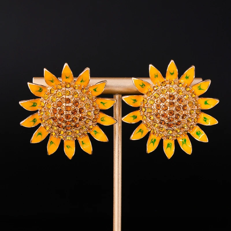 Vintage Enamel Rhinestone Sunflower Earrings for Women Retro Floral Earrings Elegant Jewelry Gift
Vintage Enamel Rhinestone Sunflower Earrings for Women Retro Floral Earrings Elegant Jewelry Gift