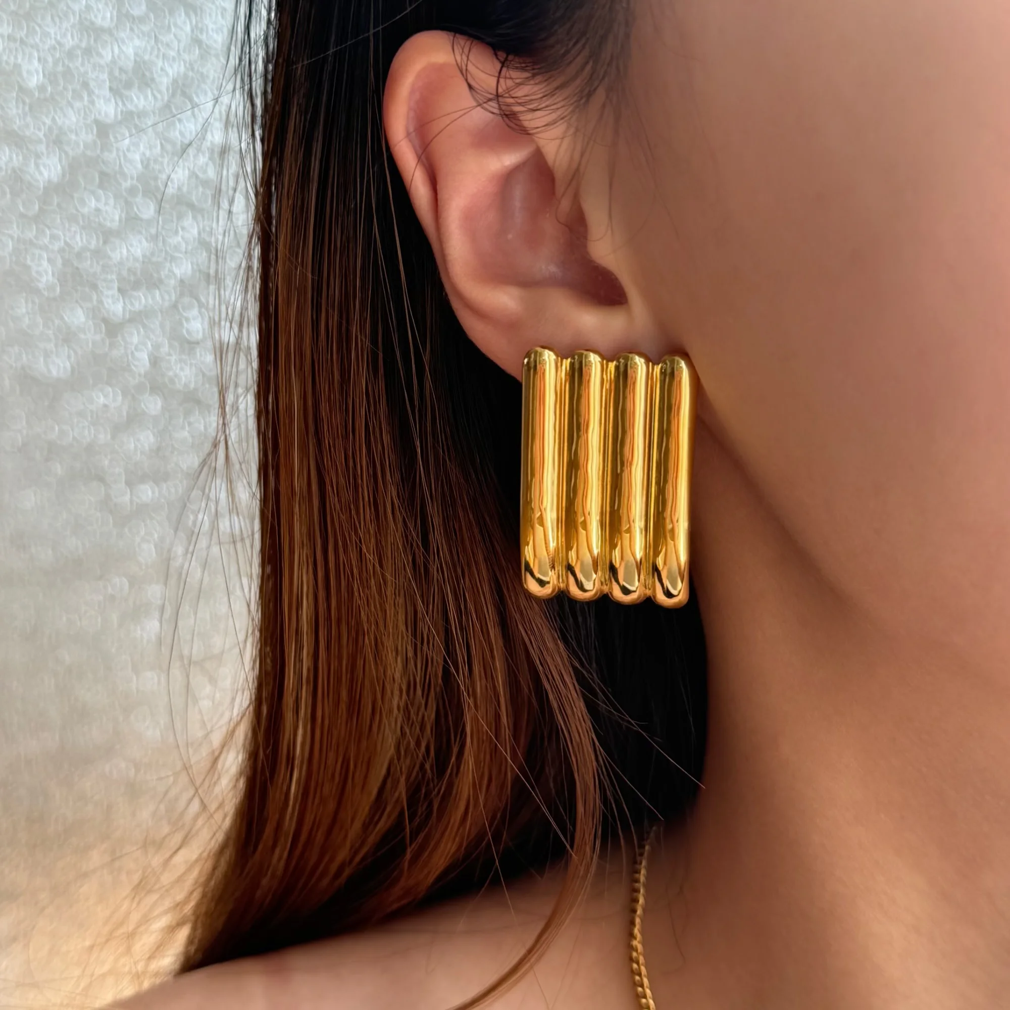 DASEIN New 18k Gold Plated Vintage Gypsy Polished Piano Stripe Earrings Hypoallergenic Stainless Steel Modern Jewelry for Women
DASEIN New 18k Gold Plated Vintage Gypsy Polished Piano Stripe Earrings Hypoallergenic Stainless Steel Modern Jewelry for Women