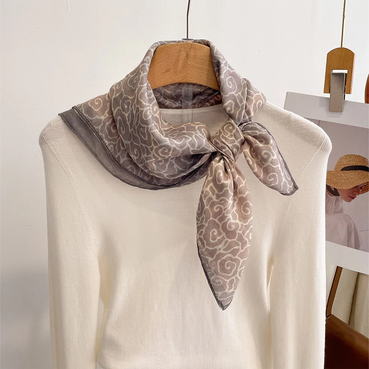 Women's Scarf Silk Square Scarf Hijab Luxury Headscarf Female Hair Bands Wraps Bandana Foulards Femme Headband Shawl 2026
Women's Scarf Silk Square Scarf Hijab Luxury Headscarf Female Hair Bands Wraps Bandana Foulards Femme Headband Shawl 2026