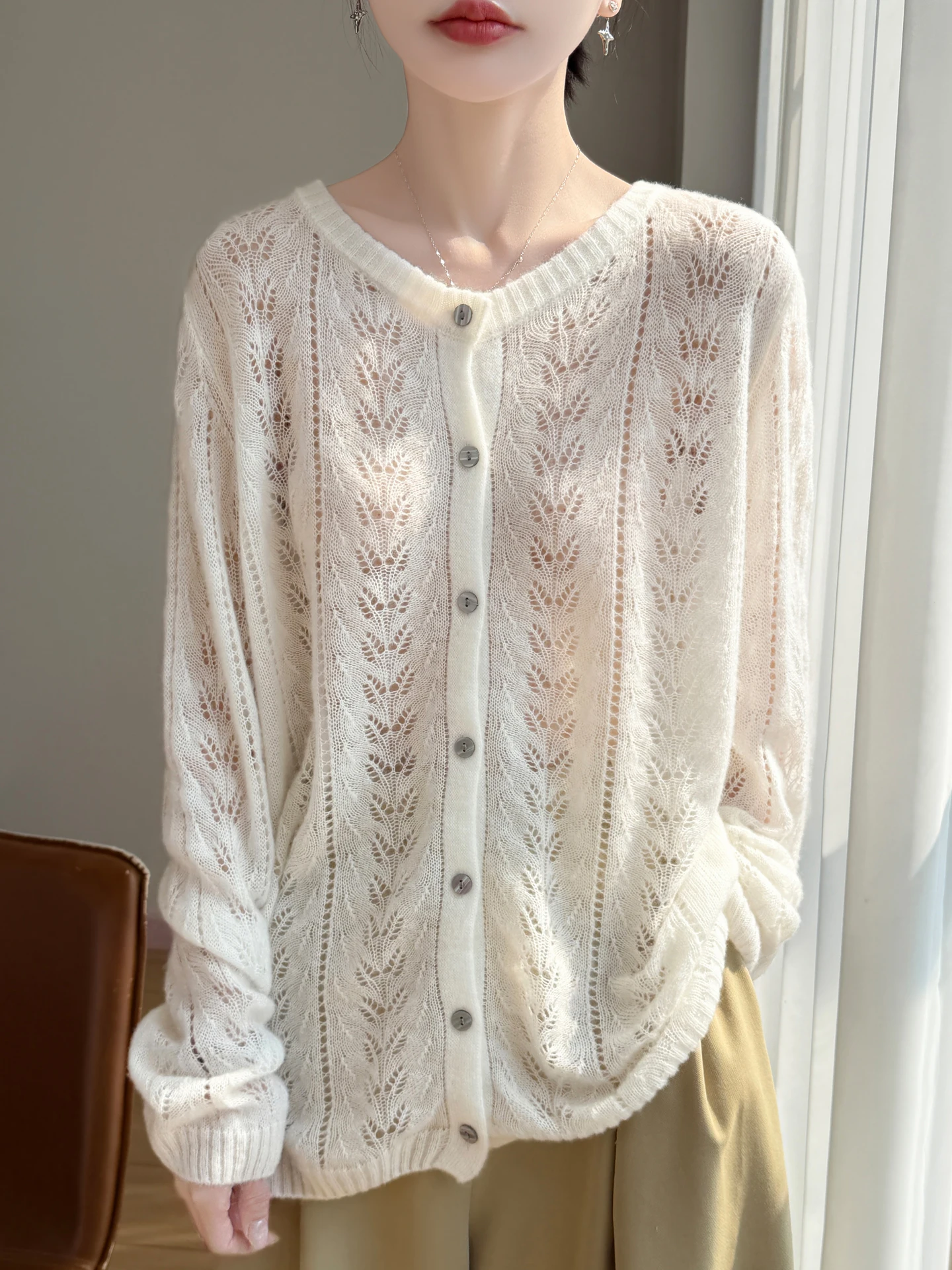 Новый женский свитер-кардиган из шерстяной смеси, весенняя трикотажная кофта с длинным рукавом, тонкая ажурная кофта-жакет для женщин
Новый женский свитер-кардиган из шерстяной смеси, весенняя трикотажная кофта с длинным рукавом, тонкая ажурная кофта-жакет для женщин