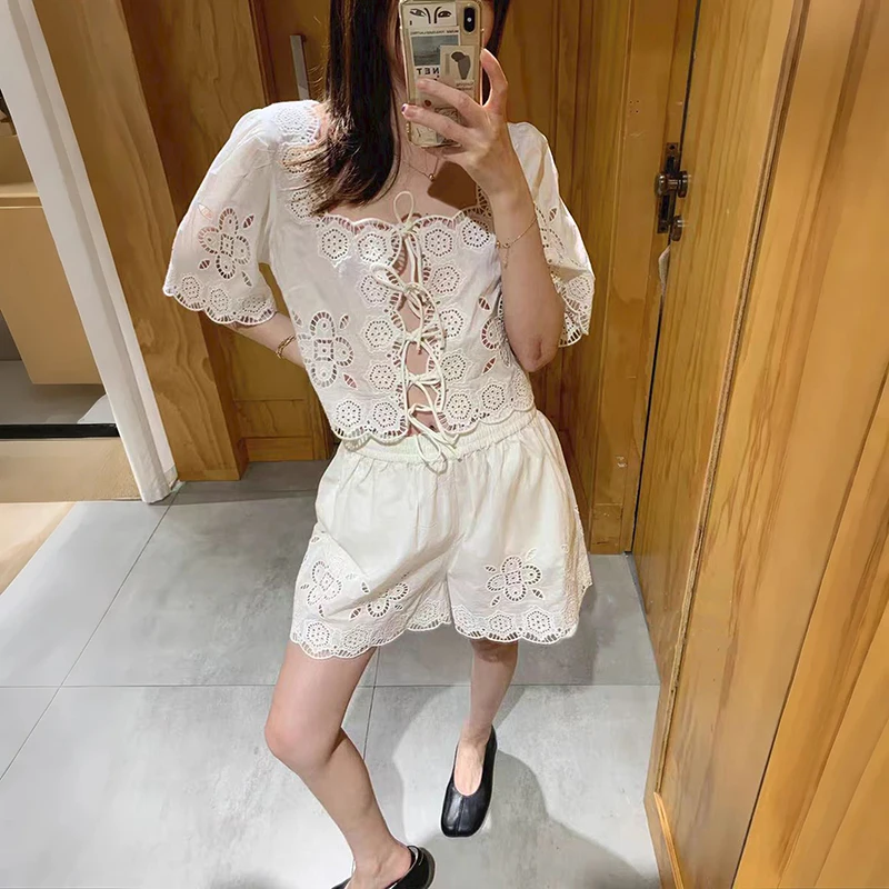 Chinese Style Hollow out Floral Shirt And Shorts Set Women's Square Collar Knotting Top Bottoms Matching Outfit 2026 Spr...
Chinese Style Hollow out Floral Shirt And Shorts Set Women's Square Collar Knotting Top Bottoms Matching Outfit 2026 Spr...