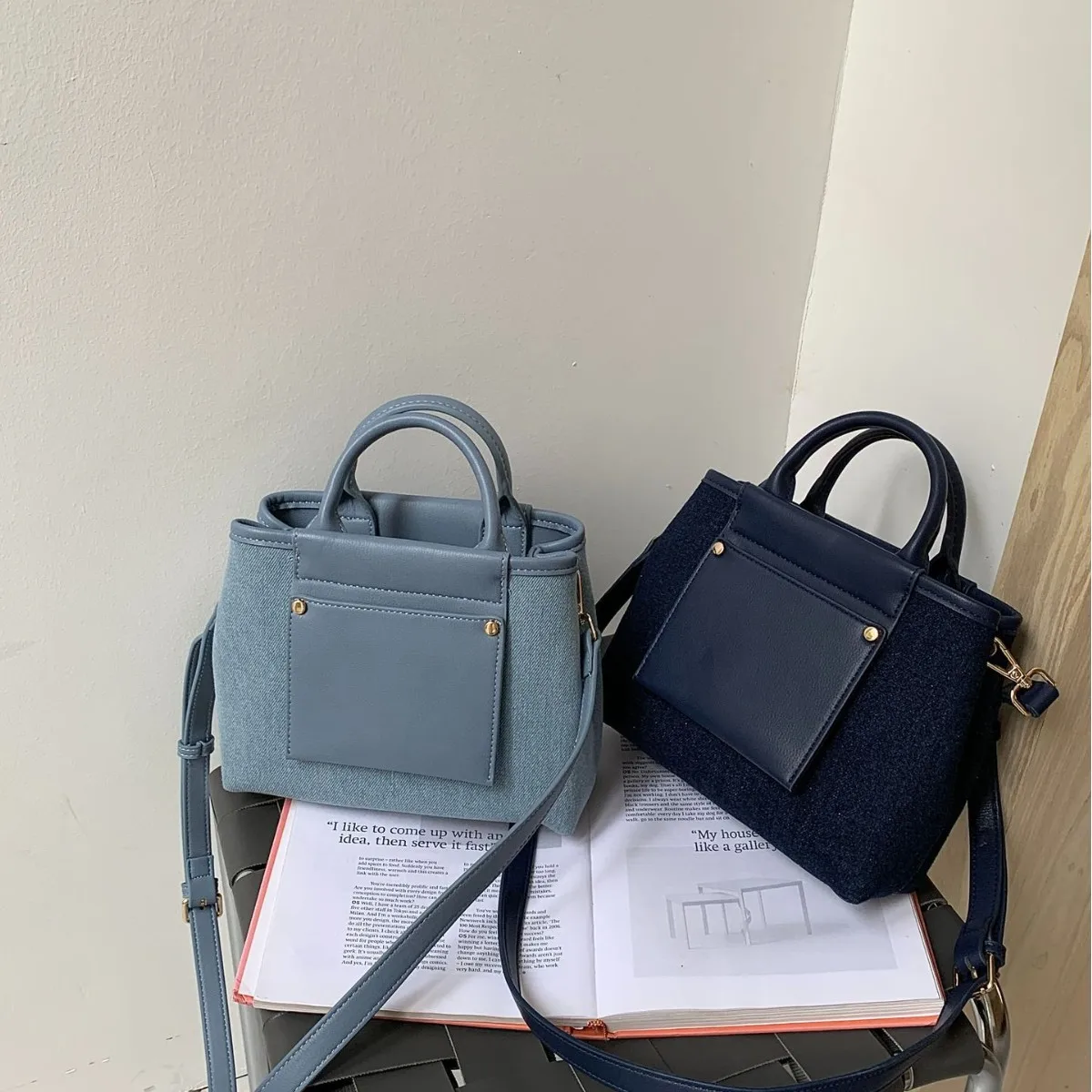 2025 Новая квадратная сумка, модная большая вместительная сумка-мессенджер для девочек в стиле ретро, одежда, индивидуальность, вечеринка для покупок 
2025 Новая квадратная сумка, модная большая вместительная сумка-мессенджер для девочек в стиле ретро, одежда, индивидуальность, вечеринка для покупок