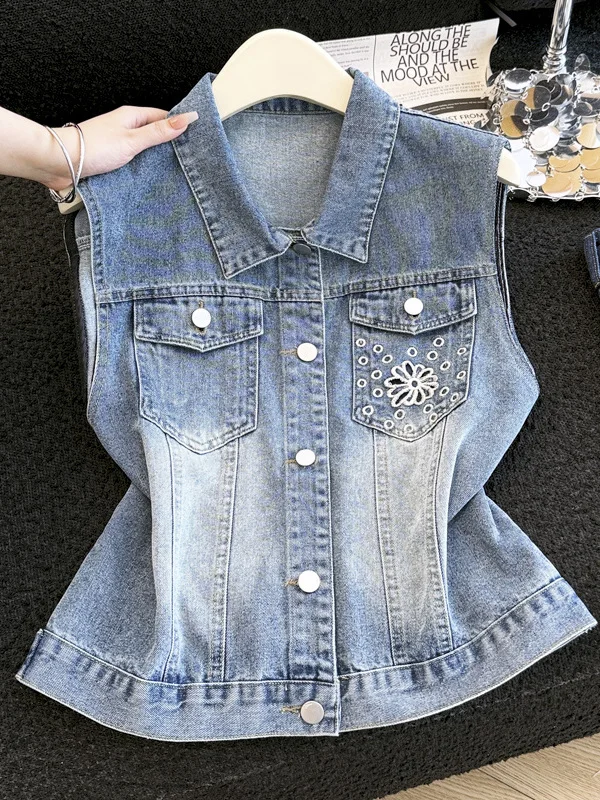 Elegant Embroidered Hollow out Denim Vest Women's Summer Fashion Front Zipper Decorative Stitching Breathable Cotton Blend
Elegant Embroidered Hollow out Denim Vest Women's Summer Fashion Front Zipper Decorative Stitching Breathable Cotton Blend