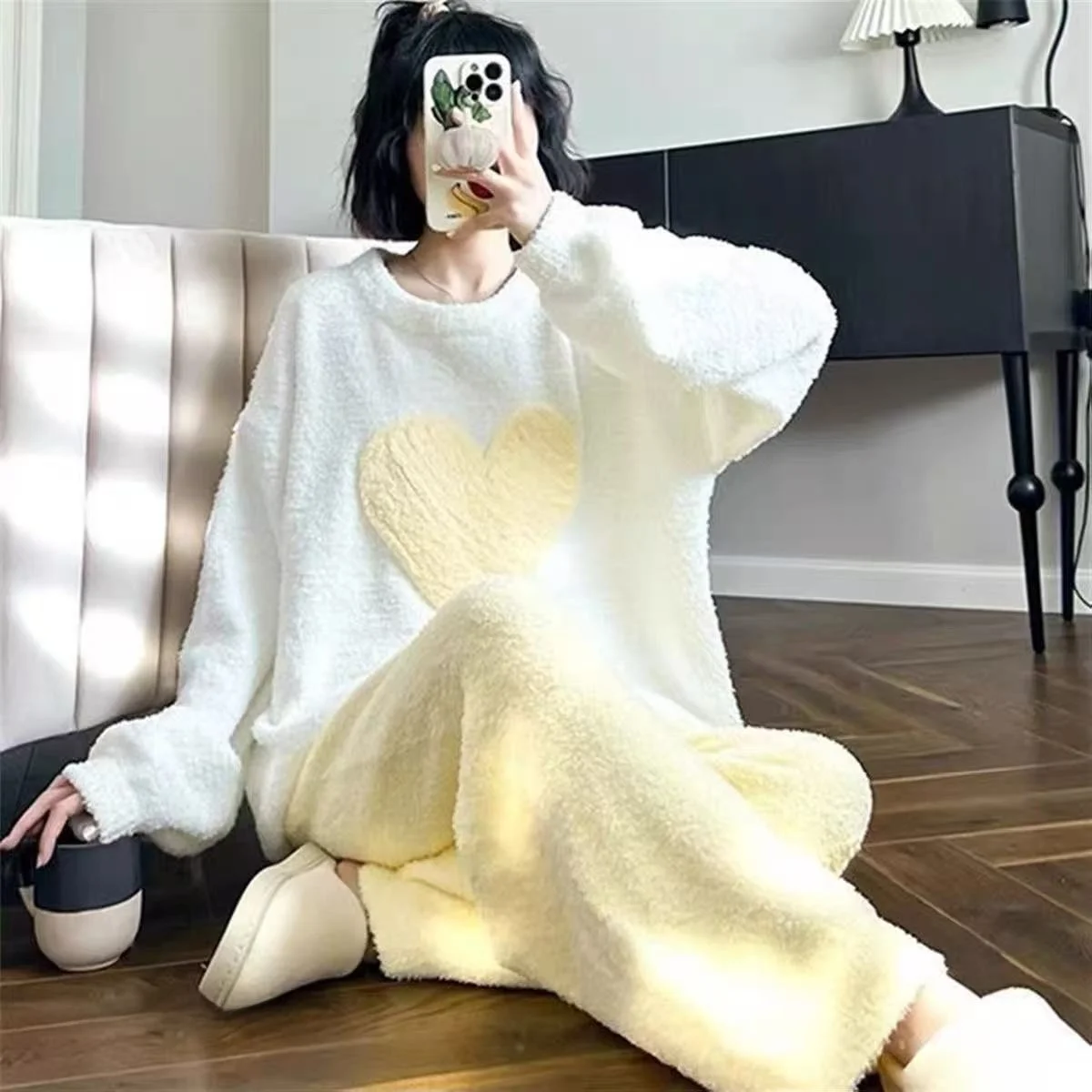 Cute Half-Fleece Soft Thick Home Clothes Women's Sleepwear Long Sleeve round Neck Home Comfortable Winter New Arrival
Cute Half-Fleece Soft Thick Home Clothes Women's Sleepwear Long Sleeve round Neck Home Comfortable Winter New Arrival
