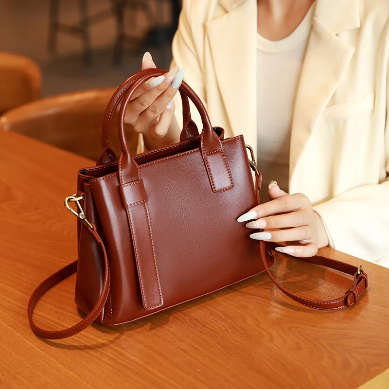 New Design Fashionable Handbags Genuine Leather Handbags Large Capacity Atmospheric Crossbody Bag
New Design Fashionable Handbags Genuine Leather Handbags Large Capacity Atmospheric Crossbody Bag