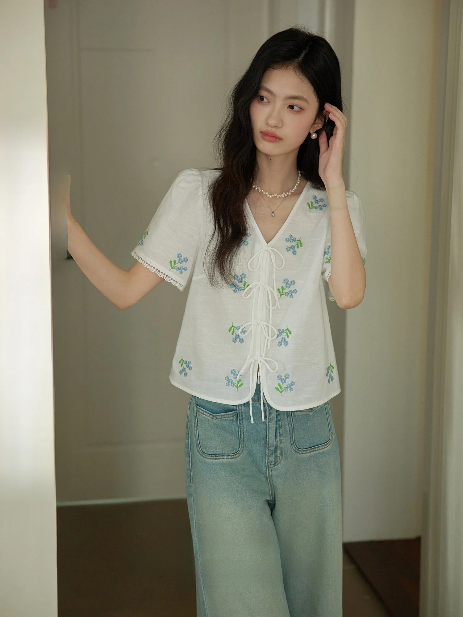 Женская хлопково-льняная блузка ORWhite в винтажном стиле с вышивкой, завязками и цветочным принтом, свободного кроя, летняя мода
Женская хлопково-льняная блузка ORWhite в винтажном стиле с вышивкой, завязками и цветочным принтом, свободного кроя, летняя мода