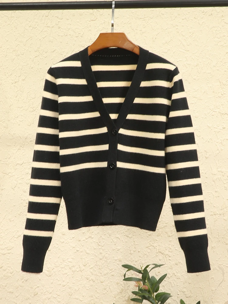 Summer Cardigan Women Crochet Top Button-down Outerwear Basic Cropped Black Sweater Knitted Ladies Sweaters Short Length Girls
Summer Cardigan Women Crochet Top Button-down Outerwear Basic Cropped Black Sweater Knitted Ladies Sweaters Short Length Girls