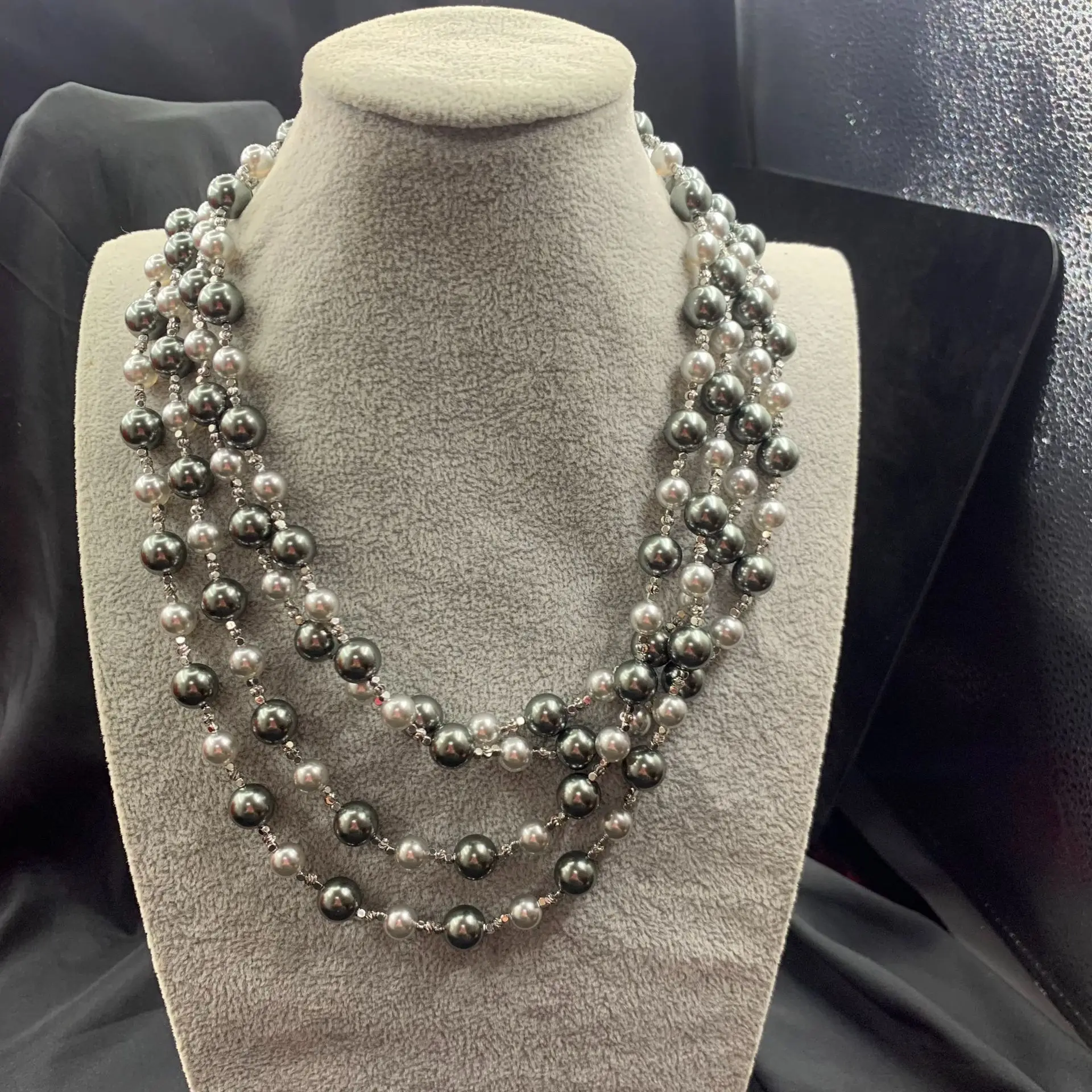 Large and Small Pearl Necklace Autumn Winter Vintage Layered Mixed Color Sweater Chain Women's Platinum Alloy Necklace
Large and Small Pearl Necklace Autumn Winter Vintage Layered Mixed Color Sweater Chain Women's Platinum Alloy Necklace