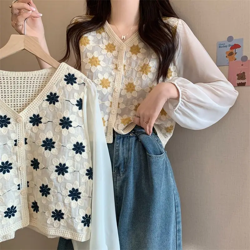 Boring Honey Women's Spring New Chic Short Top Hollow Design Knitted Long-Sleeved Small Cardigan Fashion Flower V-Neck T-Shirt
Boring Honey Women's Spring New Chic Short Top Hollow Design Knitted Long-Sleeved Small Cardigan Fashion Flower V-Neck T-Shirt