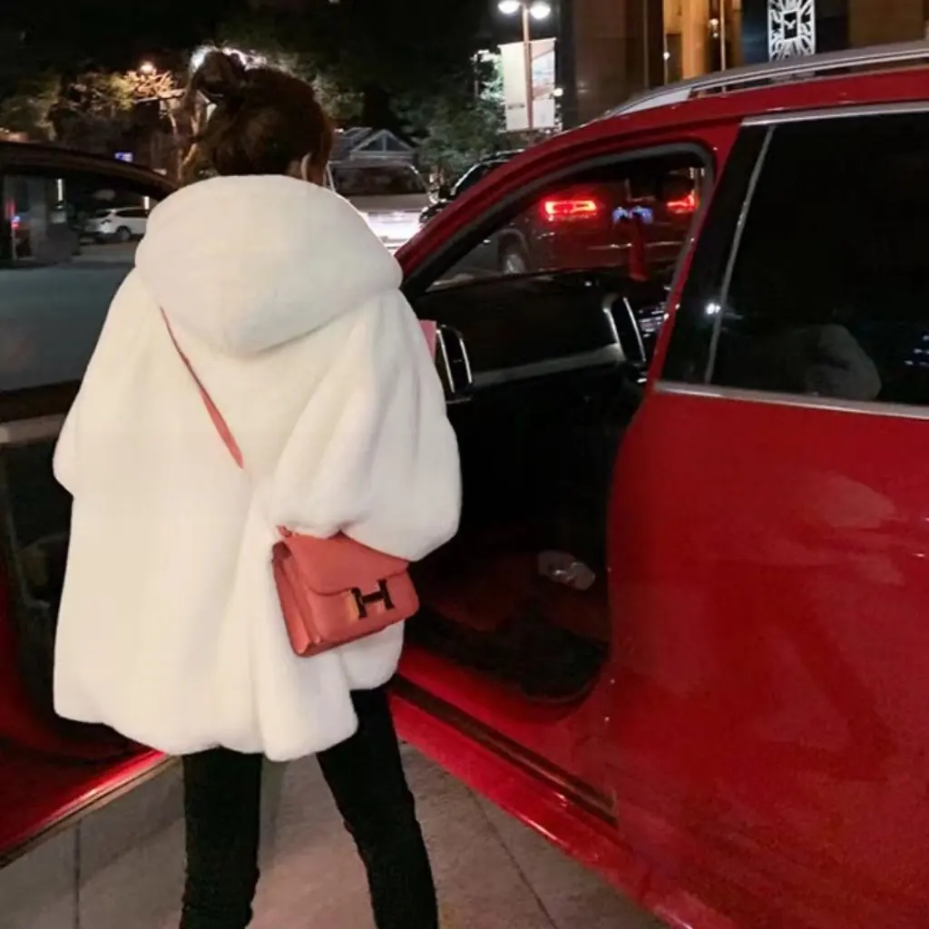 Women's Plush Faux Fur Coat Mid-Length Hooded Loose Thick Warm Wool Sweater Lamb Wool Outerwear
Women's Plush Faux Fur Coat Mid-Length Hooded Loose Thick Warm Wool Sweater Lamb Wool Outerwear