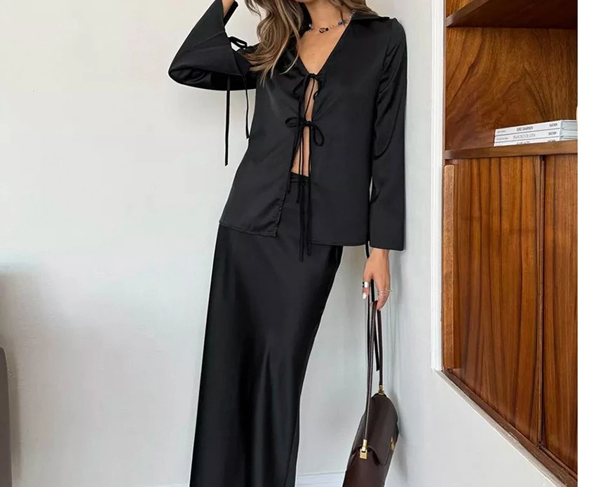 Temperament V-neck Lace Up Top Long Skirt Two-piece Set 2026 Spring Set Women's Clothing
Temperament V-neck Lace Up Top Long Skirt Two-piece Set 2026 Spring Set Women's Clothing