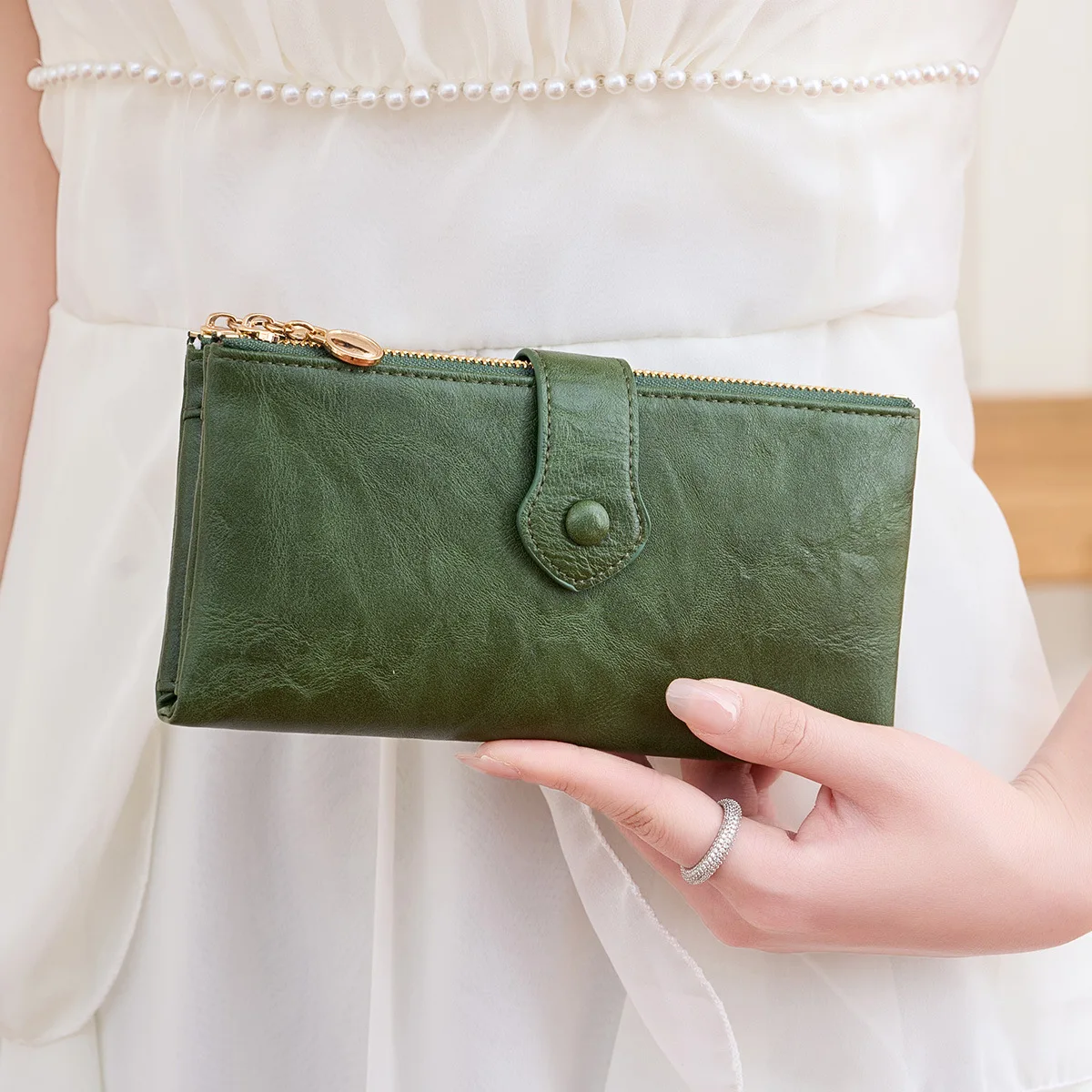 Long Wallet with Dual Zipper, Minimalist Multi-Function Spacious Capacity Portable Handbag for Men & Women
Long Wallet with Dual Zipper, Minimalist Multi-Function Spacious Capacity Portable Handbag for Men & Women