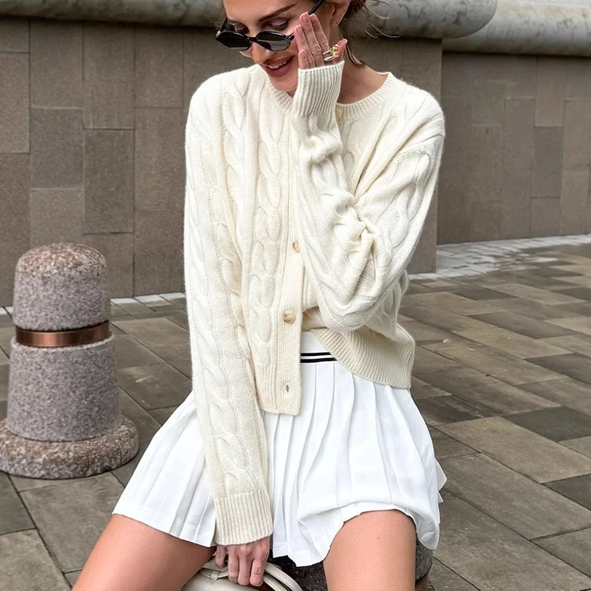 2025 Autumn and Winter New Miao Series Knitted Crew Neck Sweater Button Cardigan Jacket Twist Top
2025 Autumn and Winter New Miao Series Knitted Crew Neck Sweater Button Cardigan Jacket Twist Top