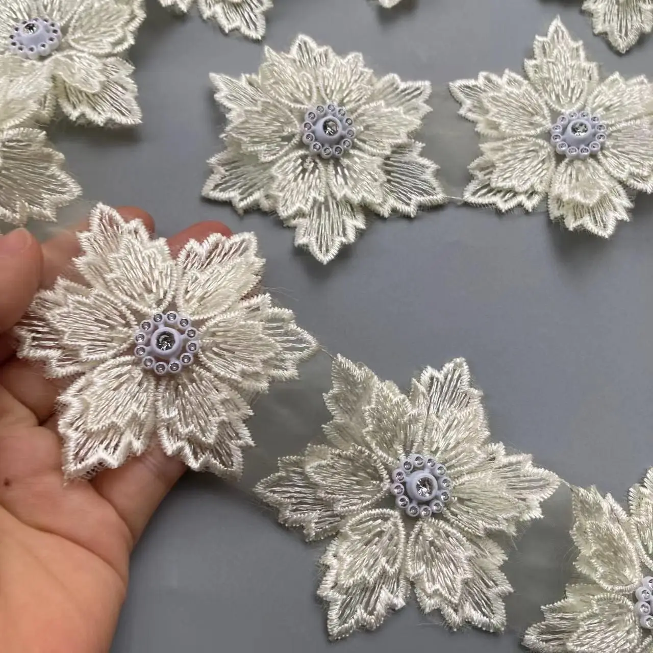10x Ivory 7.5cm Double Layered Pearl Beaded Leaf Flower Embroidered Lace Trim Ribbon Fabric Patchwork Wedding Dress Sewing Craft
10x Ivory 7.5cm Double Layered Pearl Beaded Leaf Flower Embroidered Lace Trim Ribbon Fabric Patchwork Wedding Dress Sewing Craft
