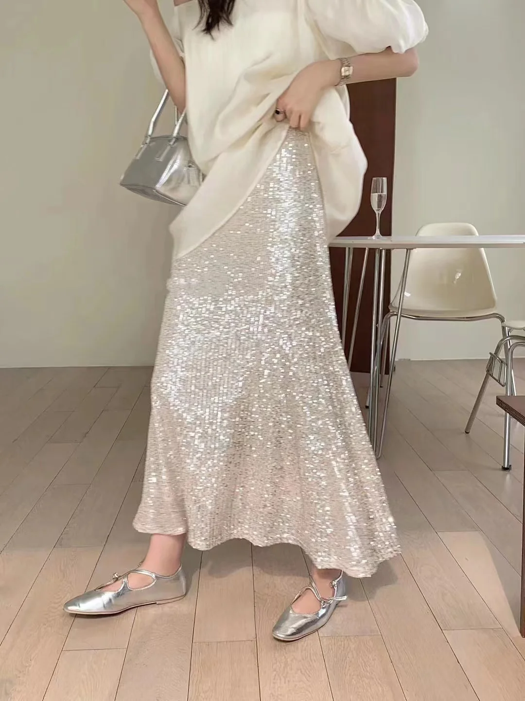 Long Skirt Women High Waisted Slim Summer New Sequins Trumpet Skirts White Korean Fashion Simple Elegant Office Lady 2023
Long Skirt Women High Waisted Slim Summer New Sequins Trumpet Skirts White Korean Fashion Simple Elegant Office Lady 2023