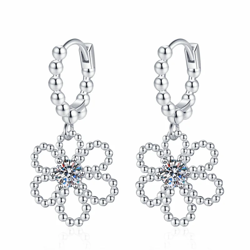 ZFSILVER Trend 925 Fresh Classic Silver 0.3ct Moissanite Design Big Flower Earring For Charm Women Accessories Jewelry Gift E265
ZFSILVER Trend 925 Fresh Classic Silver 0.3ct Moissanite Design Big Flower Earring For Charm Women Accessories Jewelry Gift E265