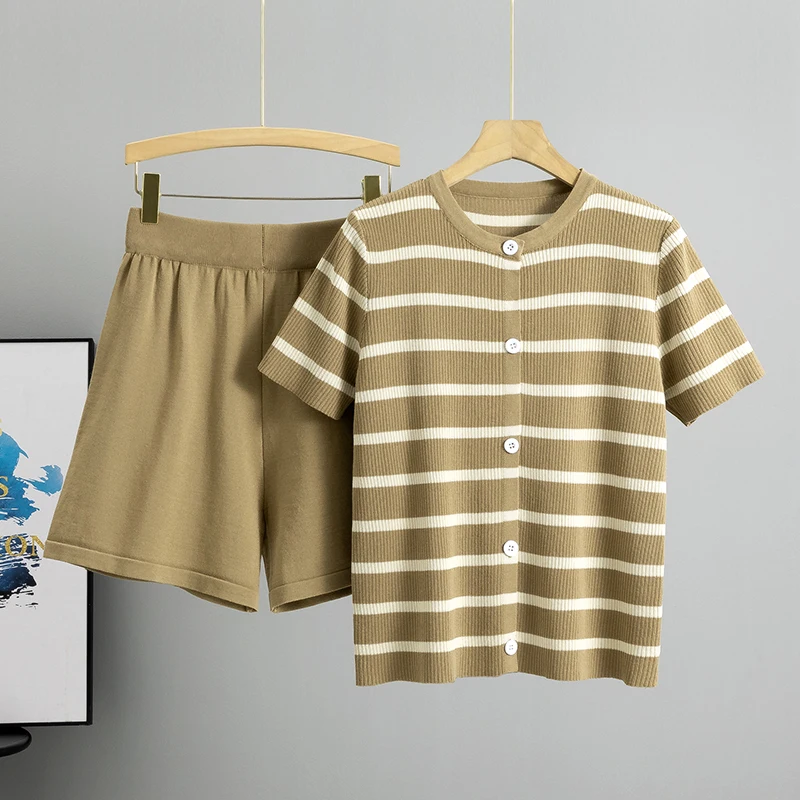 Korean Style Tracksuit Knitted Suit Summer Short Trouser+short Sleeve O-neck Single breasted cardigan Fashion Shorts Suit Women
Korean Style Tracksuit Knitted Suit Summer Short Trouser+short Sleeve O-neck Single breasted cardigan Fashion Shorts Suit Women