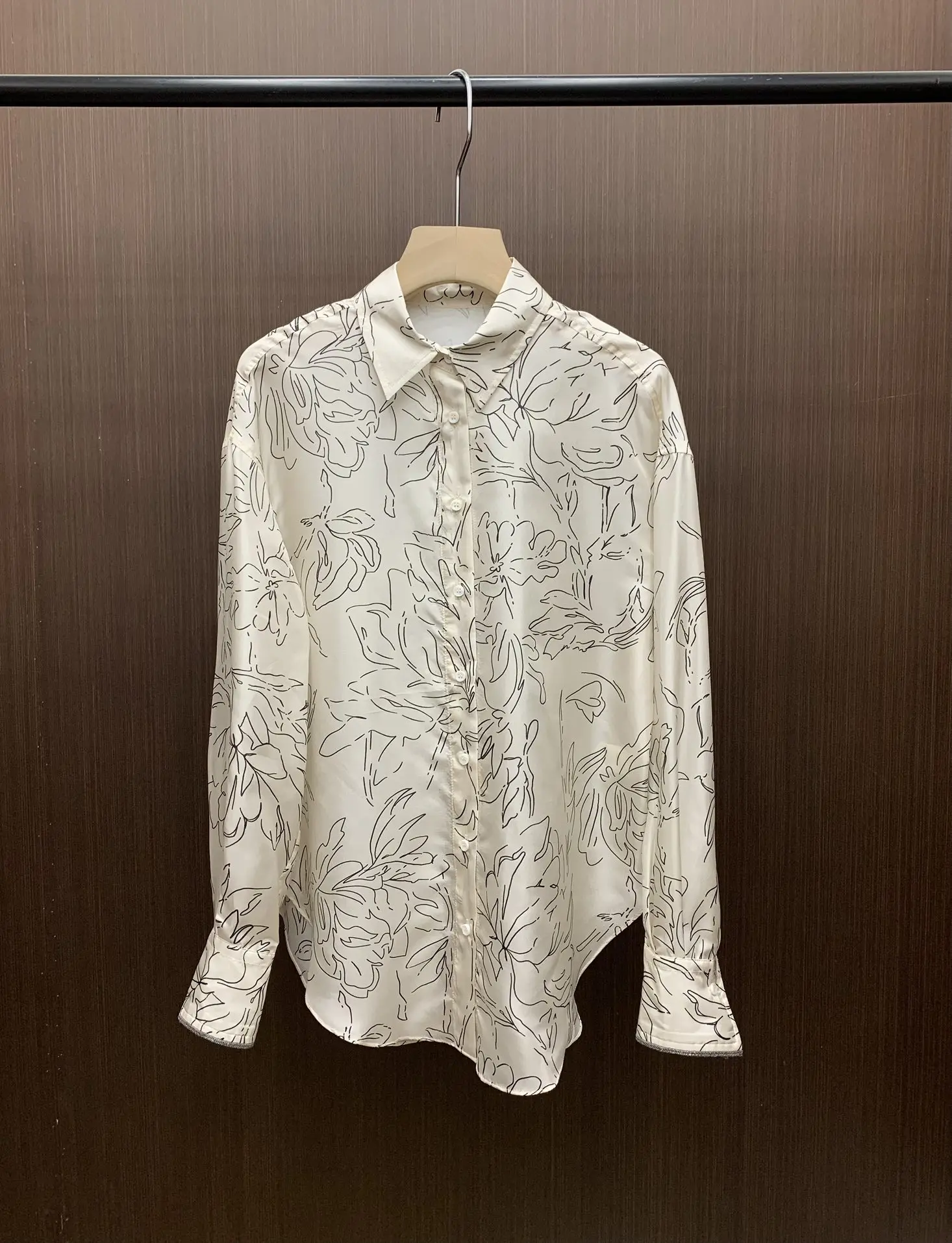 Shirt For Ladies 2024 New Spring Silk Flower Printed Turn Down Collar Single Breasted Silky Casual Long Sleeve Blouse
Shirt For Ladies 2024 New Spring Silk Flower Printed Turn Down Collar Single Breasted Silky Casual Long Sleeve Blouse