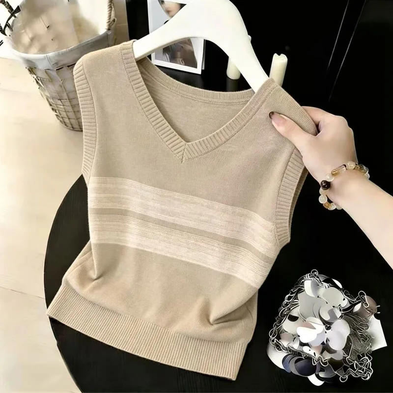 Knitted Sweater Women Pullovers New Summer V-Neck Black Knit Sweater Pullover Women Tops Sleeveless Sueter Feminino 2026 Q4662
Knitted Sweater Women Pullovers New Summer V-Neck Black Knit Sweater Pullover Women Tops Sleeveless Sueter Feminino 2026 Q4662