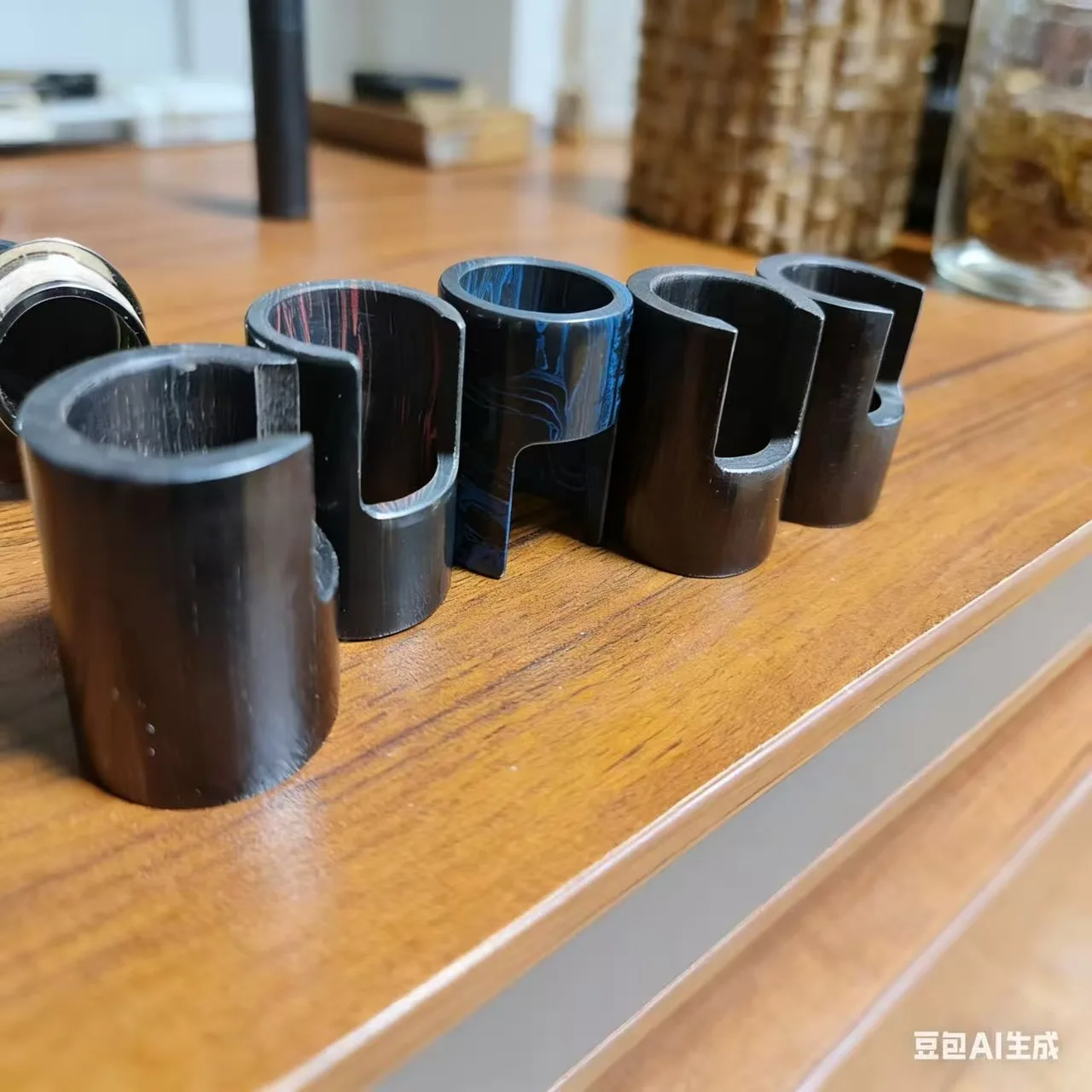 Защитный колпачок для бас-кларнета с низким C на шее
Защитный колпачок для бас-кларнета с низким C на шее