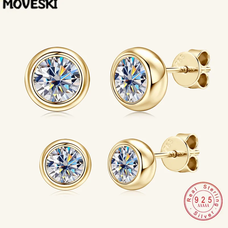 925 Sterling Silver Bezel-Set Moissanite Stud Earrings, Gold Plated Round Solitaire Earrings Set for Women, Hypoallergenic Jewel
925 Sterling Silver Bezel-Set Moissanite Stud Earrings, Gold Plated Round Solitaire Earrings Set for Women, Hypoallergenic Jewel