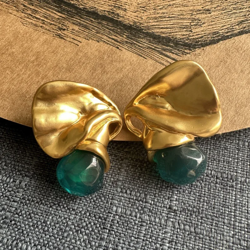 VKVVA Fashion Jewelry Vintage Brass Gramophone Cave Fold Art Earrings for Women Birthday Gifts, Unique Gift
VKVVA Fashion Jewelry Vintage Brass Gramophone Cave Fold Art Earrings for Women Birthday Gifts, Unique Gift