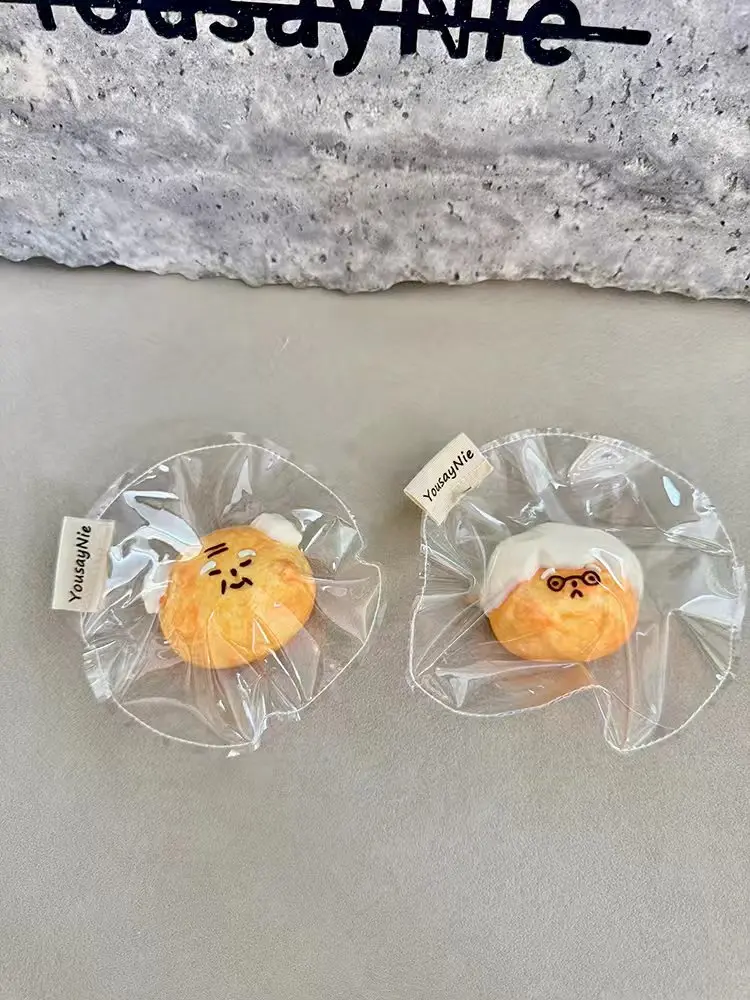 This adorable, friendly pair of slow-rebound squeeze toys—featuring an elderly couple with big heads—lifts the spirits and relie
This adorable, friendly pair of slow-rebound squeeze toys—featuring an elderly couple with big heads—lifts the spirits and relie