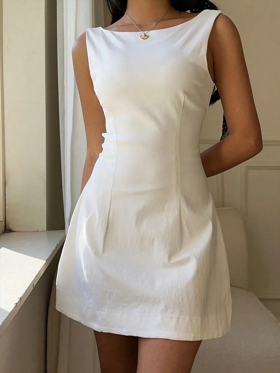 Women's White Sleeveless Square Neck Mini Dress with Backless Design, Elegant Business Casual
Women's White Sleeveless Square Neck Mini Dress with Backless Design, Elegant Business Casual