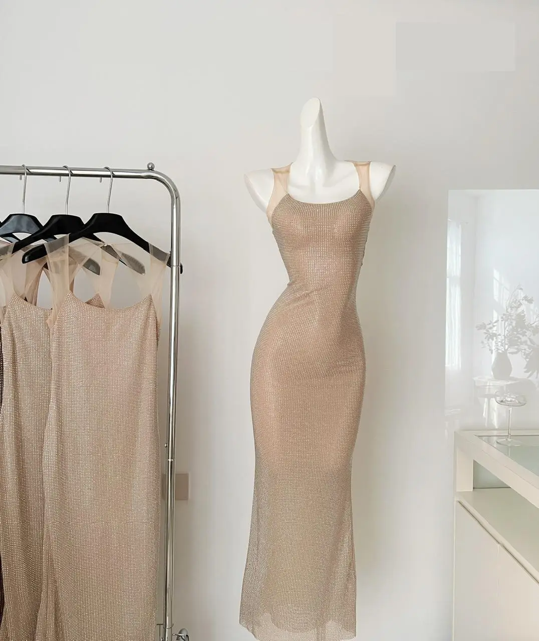 Women's Sexy Full Diamonds Backless Sleeveless Long Bodycon Dress Lady Elegant O Neck Slim Shiny Party Dress
Women's Sexy Full Diamonds Backless Sleeveless Long Bodycon Dress Lady Elegant O Neck Slim Shiny Party Dress