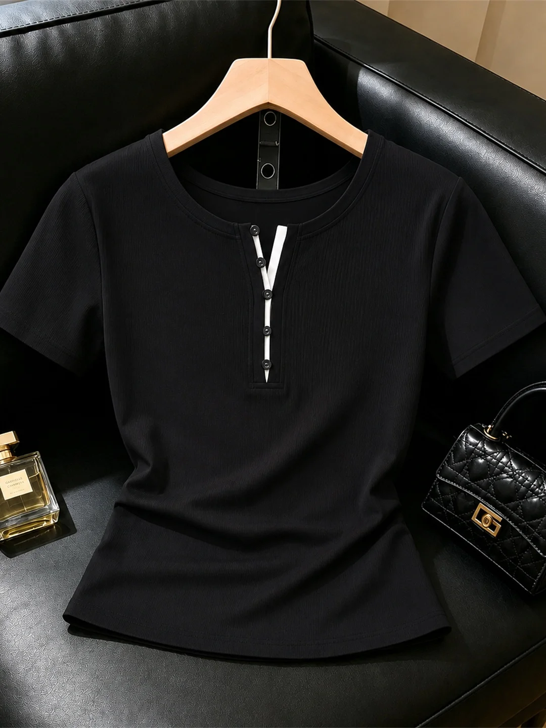 Elegant Half Open Collar Short Sleeve round Neck Top Color Block Design Commute Style T-Shirt Korean Straight Cut Summer Fashion
Elegant Half Open Collar Short Sleeve round Neck Top Color Block Design Commute Style T-Shirt Korean Straight Cut Summer Fashion