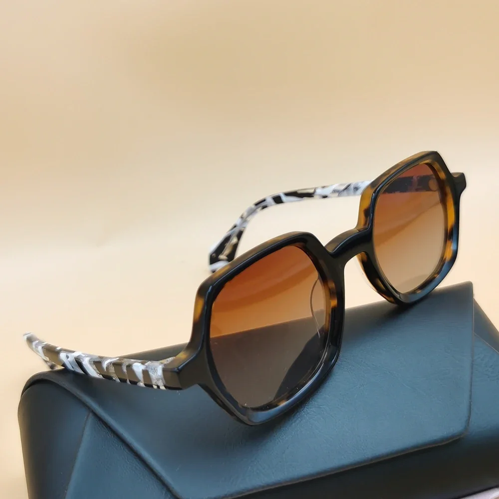 TAORED Trendy Fashion Women's Sunglasses Men Small Square Acetate Eyeglasses for Female Male Classic Polarized UV400 Glasses
TAORED Trendy Fashion Women's Sunglasses Men Small Square Acetate Eyeglasses for Female Male Classic Polarized UV400 Glasses
