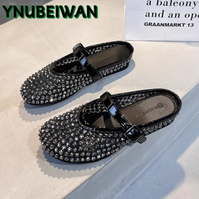 Luxury Crystal Women Mules Shoes Flats Slippers Summer New Fashion Sandals 2025 Party Designer Slingback Buckle Woman Zapatos
Luxury Crystal Women Mules Shoes Flats Slippers Summer New Fashion Sandals 2025 Party Designer Slingback Buckle Woman Zapatos