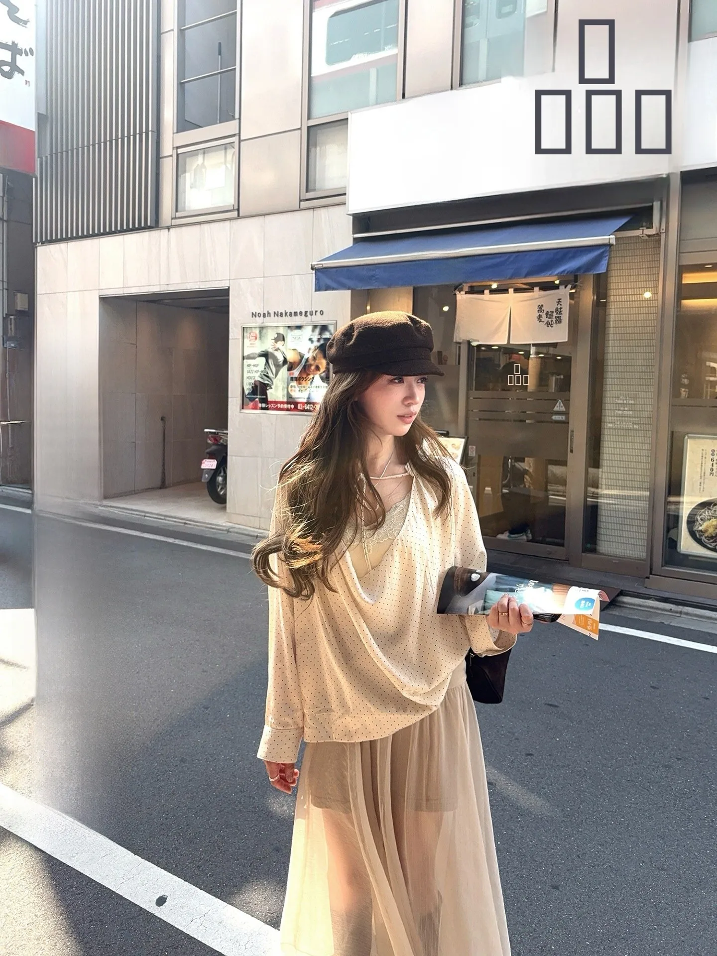 Романтическая женская блузка в горошек с жемчугом и длинными рукавами, свободного кроя, в французском стиле, для ранней осени, повседневная одежда
Романтическая женская блузка в горошек с жемчугом и длинными рукавами, свободного кроя, в французском стиле, для ранней осени, повседневная одежда