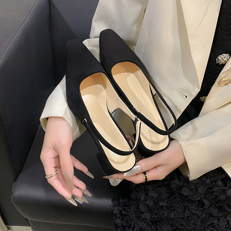 Summer Women's New Sexy Pointed Retro Solid Color High Heels PU Leather Outdoor Banquet Party Women's Sandals Large Size
Summer Women's New Sexy Pointed Retro Solid Color High Heels PU Leather Outdoor Banquet Party Women's Sandals Large Size