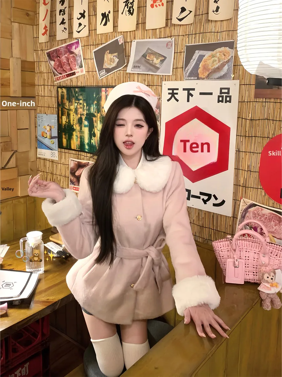 Розовый шерстяной костюм Jaet, женское длинное пальто с застежкой на талии, пальто с воротником, корейское пальто средней длины с основным персонажем драмы
Розовый шерстяной костюм Jaet, женское длинное пальто с застежкой на талии, пальто с воротником, корейское пальто средней длины с основным персонажем драмы