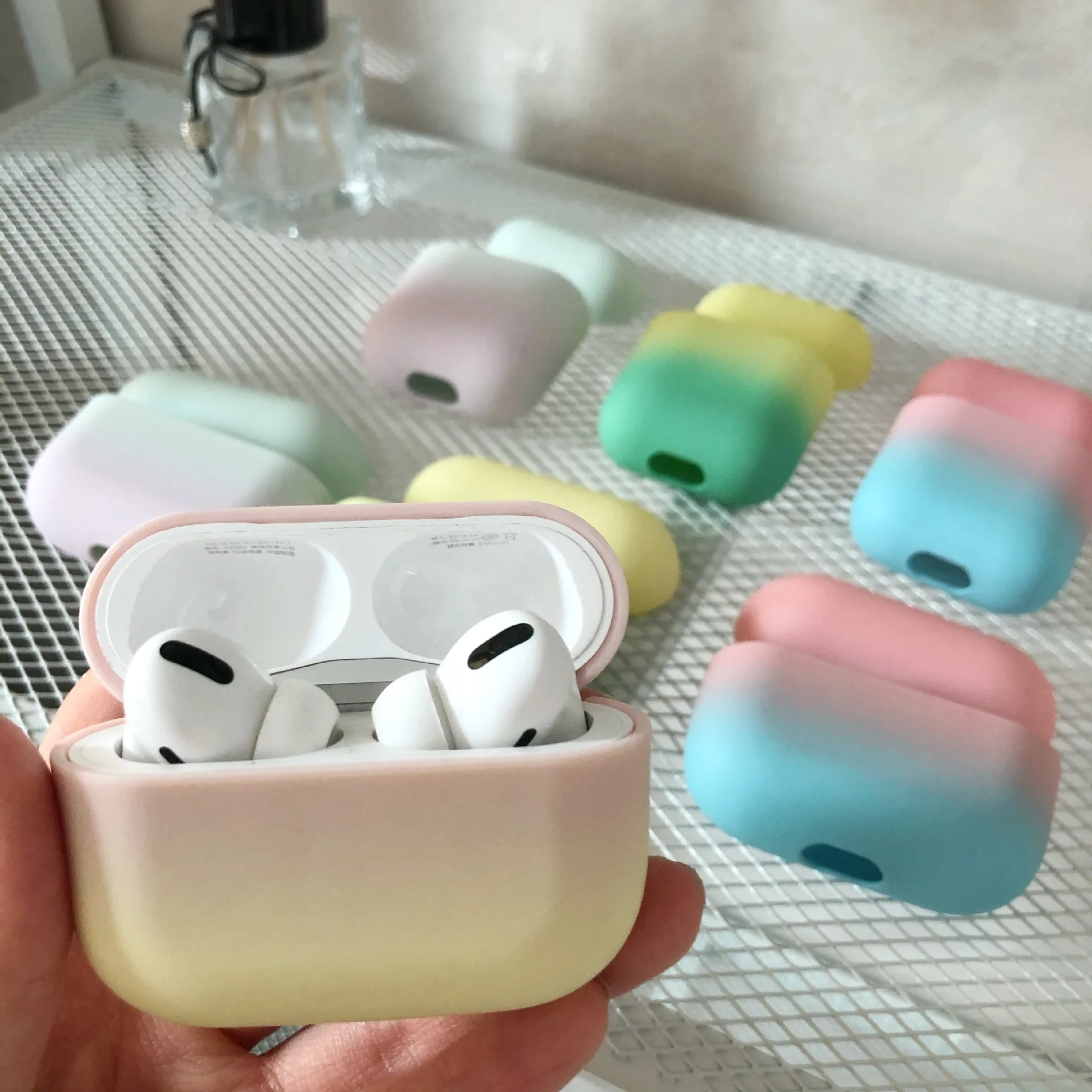 Чехол для AirPods Pro 3 2 1 с градиентной расцветкой, мягкий силиконовый, ударопрочный, с поддержкой беспроводной зарядки
Чехол для AirPods Pro 3 2 1 с градиентной расцветкой, мягкий силиконовый, ударопрочный, с поддержкой беспроводной зарядки