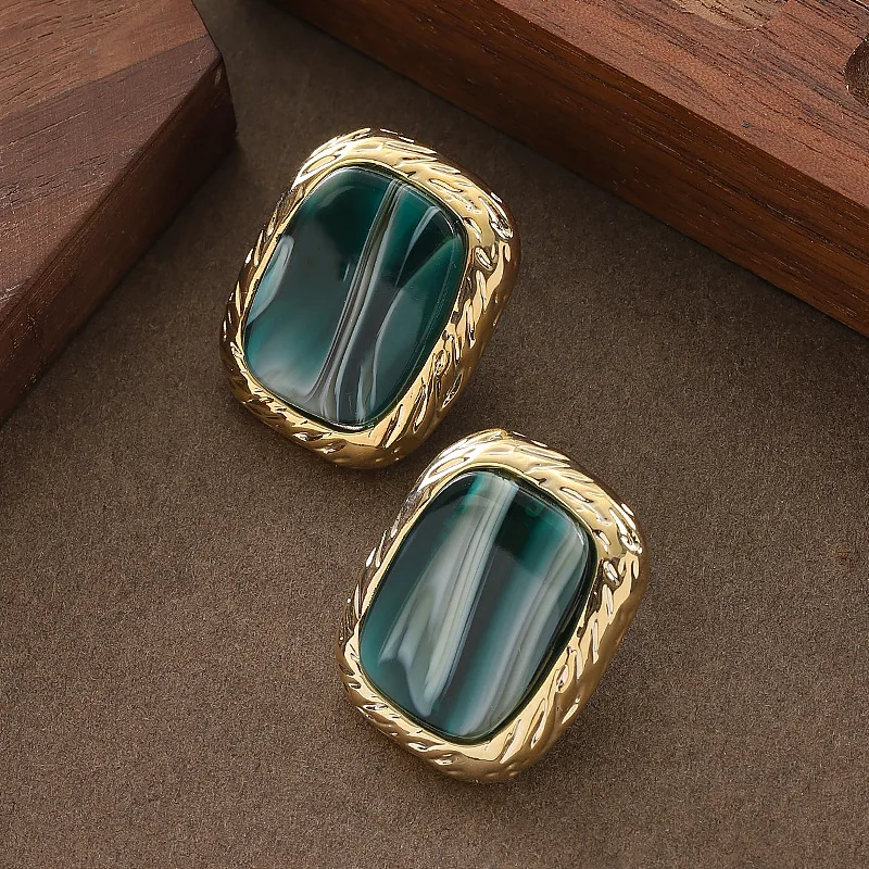 Fashionable, exquisite and personalized plate geometric earrings, temperament, versatile and high-end commuting earrings
Fashionable, exquisite and personalized plate geometric earrings, temperament, versatile and high-end commuting earrings