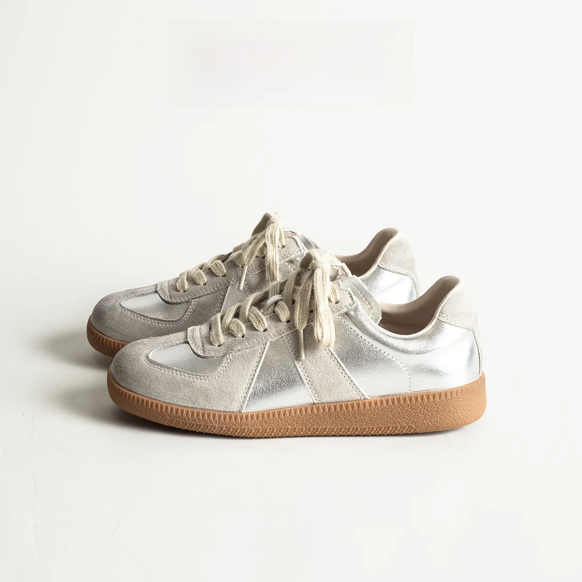Retro Silver Genuine Leather Flat Bottom Women's Deqin Shoes Casual All-Match Flat Bottom White Little Agan Trendy
Retro Silver Genuine Leather Flat Bottom Women's Deqin Shoes Casual All-Match Flat Bottom White Little Agan Trendy