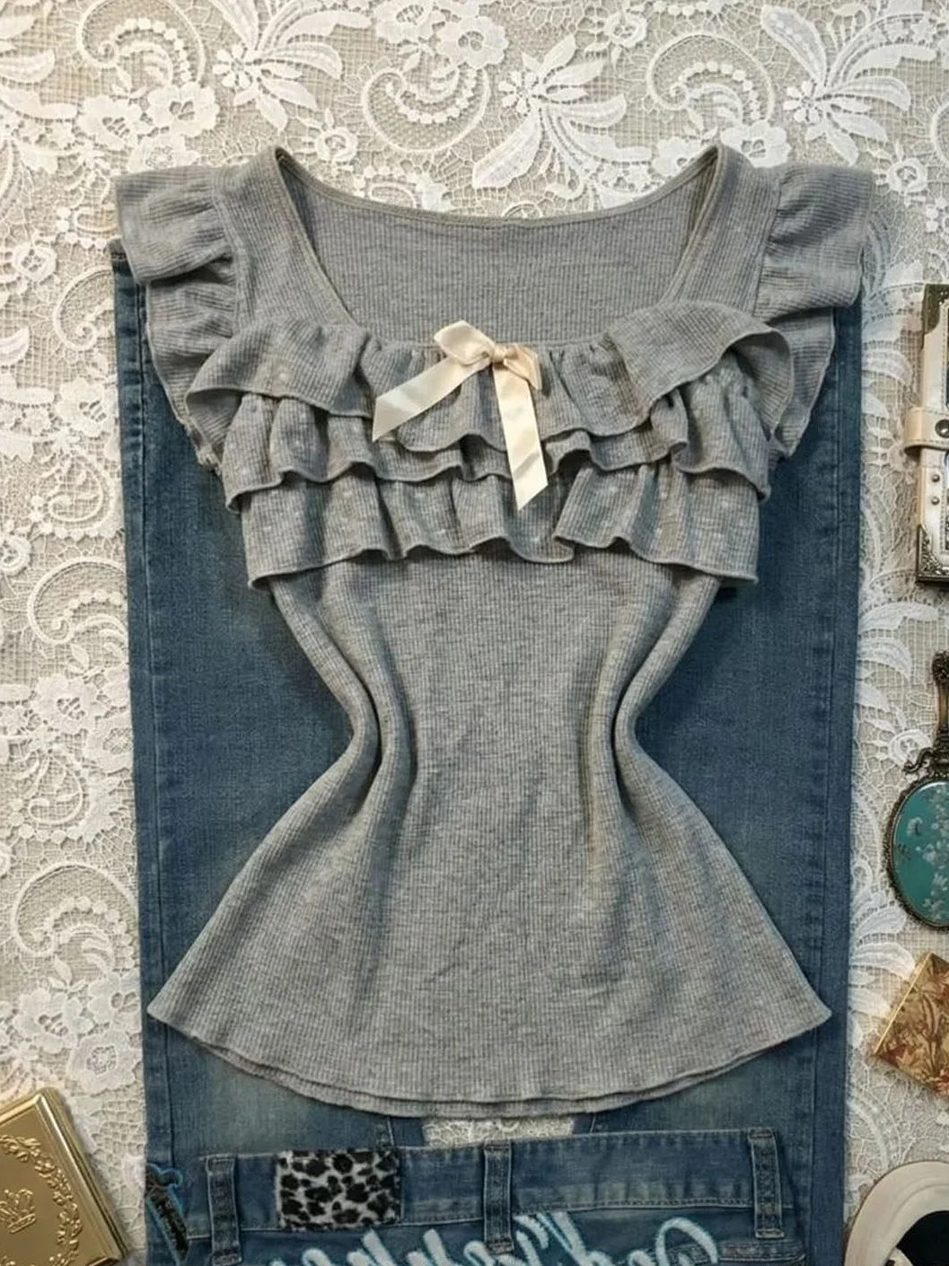 Elegant Lightweight Grey T-Shirt Women's Summer Slim Fit Knot Pure Desire Style Top Sleeve Fashion Trend
Elegant Lightweight Grey T-Shirt Women's Summer Slim Fit Knot Pure Desire Style Top Sleeve Fashion Trend