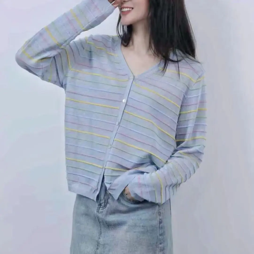 Women's Thin Cardigan Sweater Casual Fashion Long Sleeve V Neck Sweater 2025 New Korean Style Casual Commuting Women's Top
Women's Thin Cardigan Sweater Casual Fashion Long Sleeve V Neck Sweater 2025 New Korean Style Casual Commuting Women's Top