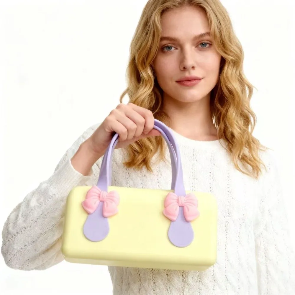 Makeup Pouch Waterproof Silicone Handbag Washable Durable Top-Handle Bag Portable Compact Toiletry Organizer Tote Beauty Lovers
Makeup Pouch Waterproof Silicone Handbag Washable Durable Top-Handle Bag Portable Compact Toiletry Organizer Tote Beauty Lovers