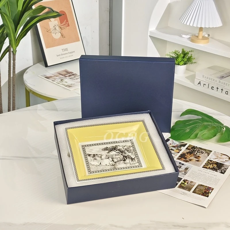 Наборы посуды из костяного фарфора с керамическими мисками, тарелками и сервировочными подносами в европейском стиле, легкой роскошной подарочной коробке для домашнего использования
Наборы посуды из костяного фарфора с керамическими мисками, тарелками и сервировочными подносами в европейском стиле, легкой роскошной подарочной коробке для домашнего использования