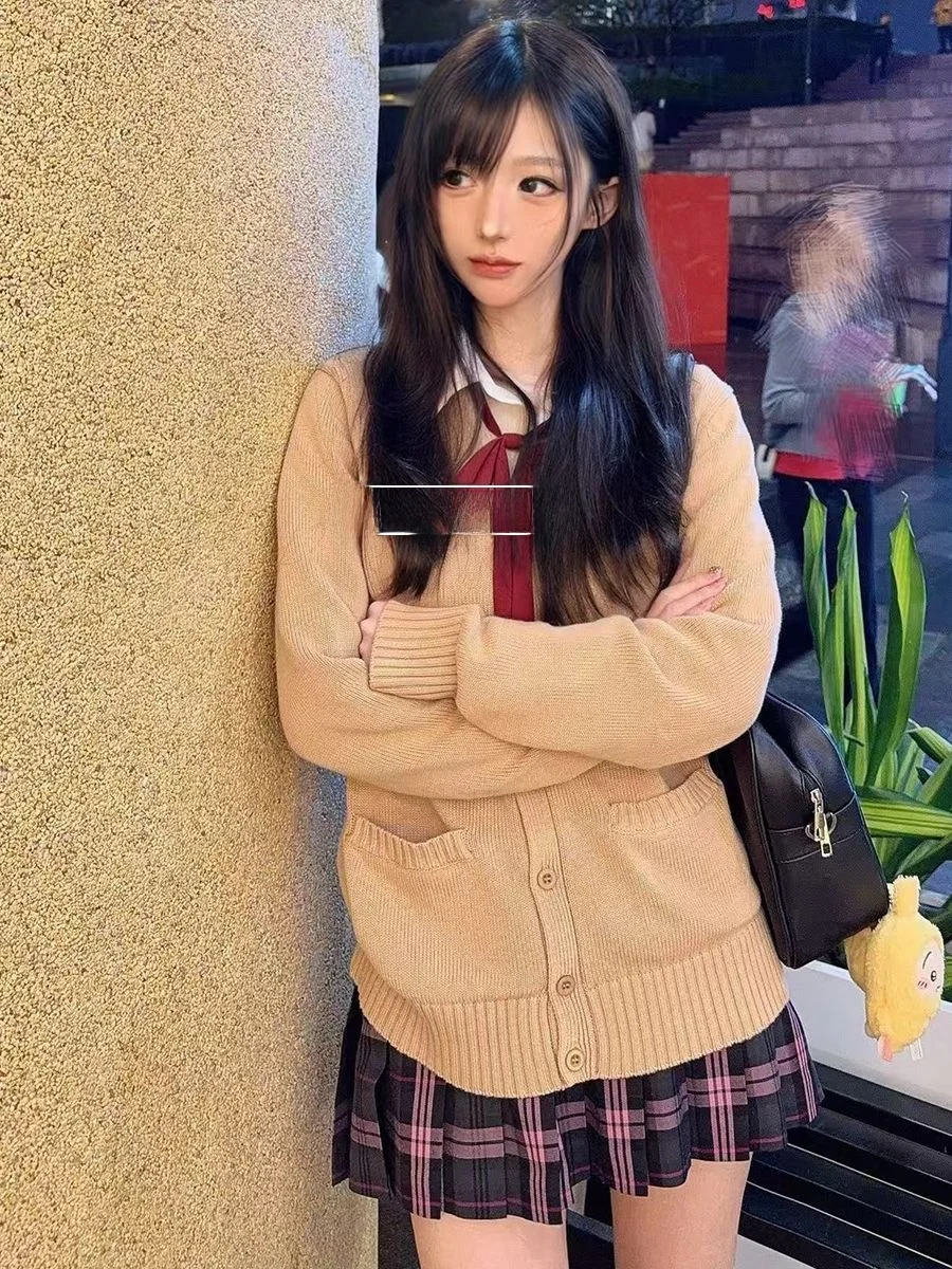 Оригинальный дизайн Long Sve Вязаный свитер Jaet Thin Sle College orm Wind для женщин JK orm Комплект юбки Winter Casual
Оригинальный дизайн Long Sve Вязаный свитер Jaet Thin Sle College orm Wind для женщин JK orm Комплект юбки Winter Casual