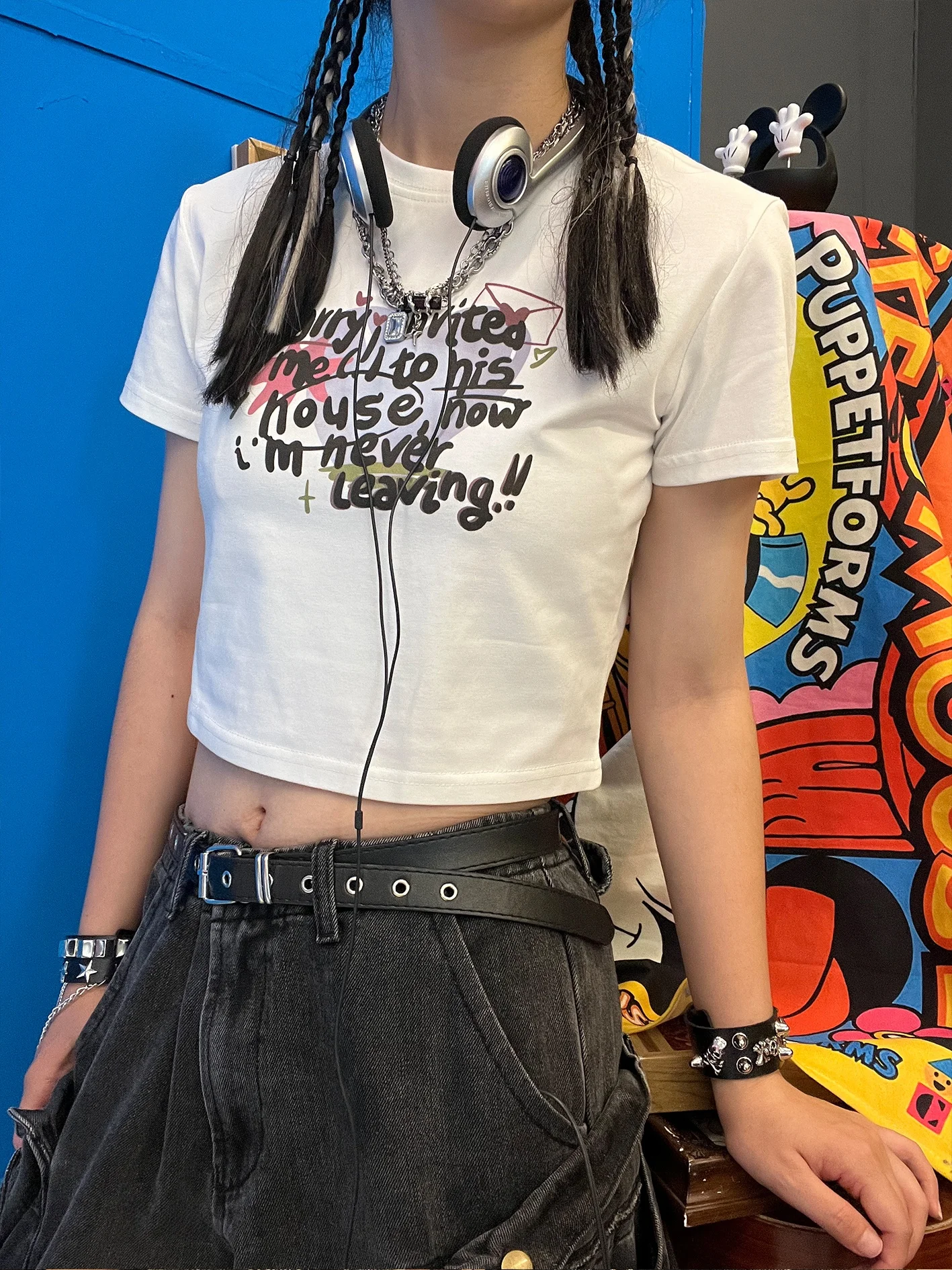 White Y2K Half Sleeve Belly Baring Top Shoulder Enhancing Slimming Effect Anti-Aging New Model by Wang Studio Heart Pick Share
White Y2K Half Sleeve Belly Baring Top Shoulder Enhancing Slimming Effect Anti-Aging New Model by Wang Studio Heart Pick Share