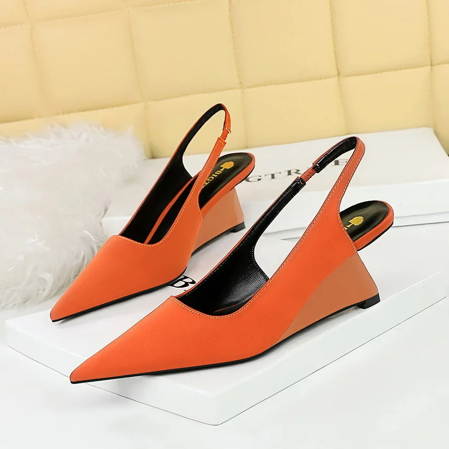 Fashion Women's Korean Edition Simple Slope Shallow Notched Pointed Hollow Back Strap Banquet Single Women High Heel Shoes Pumps
Fashion Women's Korean Edition Simple Slope Shallow Notched Pointed Hollow Back Strap Banquet Single Women High Heel Shoes Pumps
